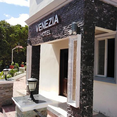 Venezia Suites Hotel Iloilo Eksteriør billede