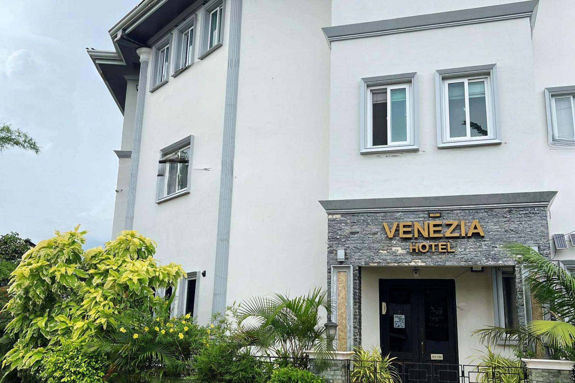 Venezia Suites Hotel Iloilo Eksteriør billede