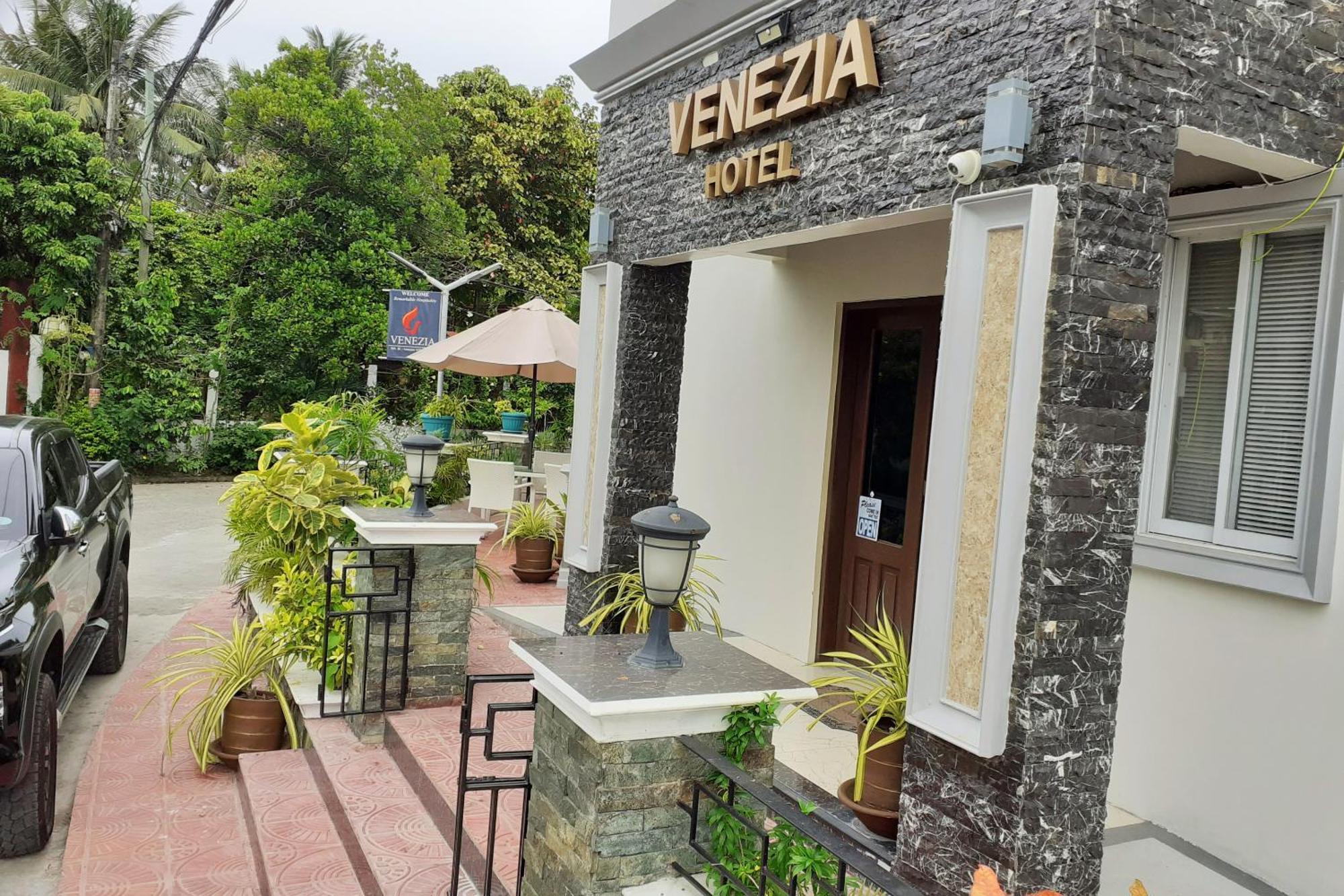 Venezia Suites Hotel Iloilo Eksteriør billede